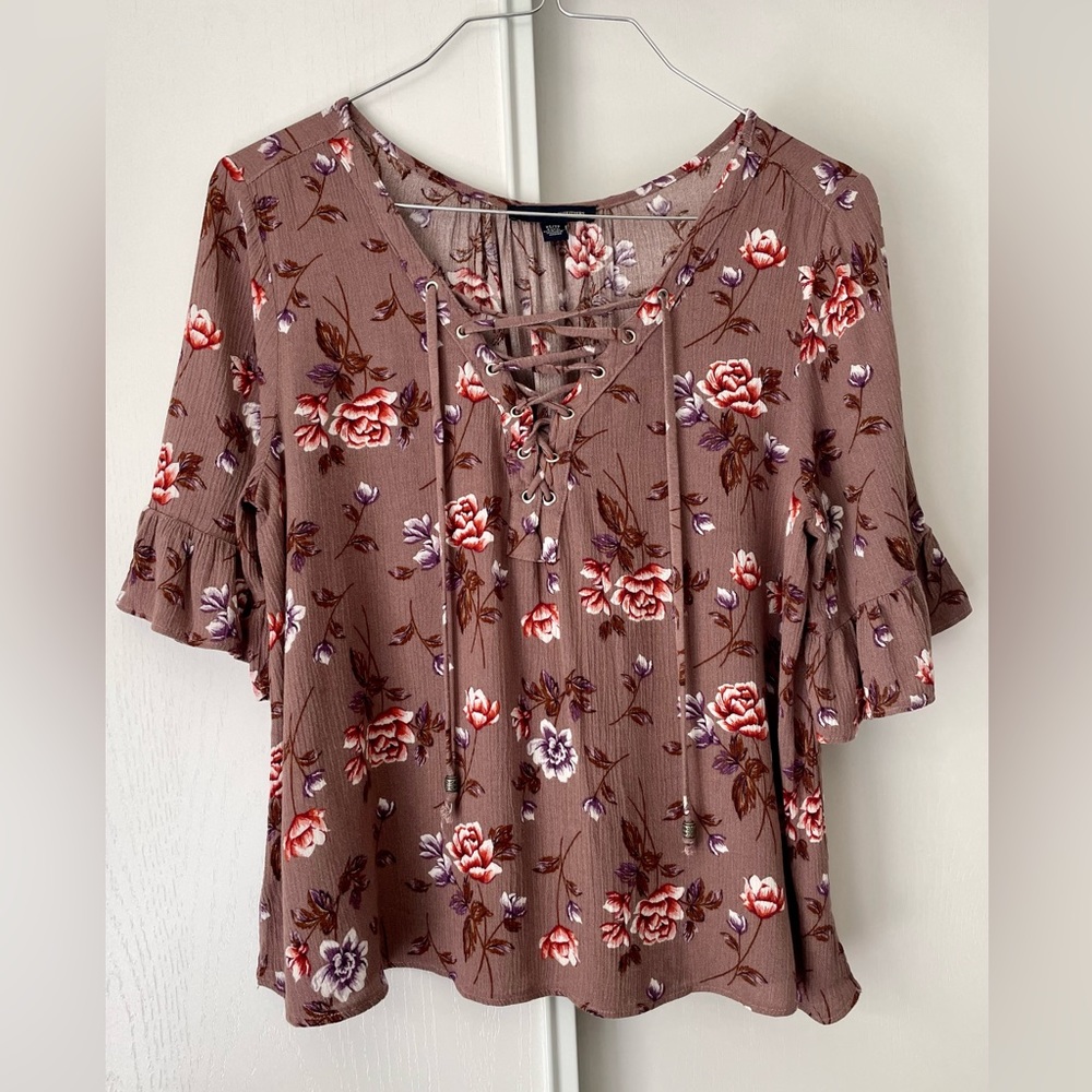 American eagle XS floral blouse